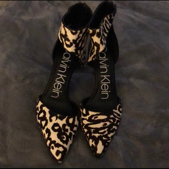 Calvin Klein Rajon Pump - Picture 2 of 8